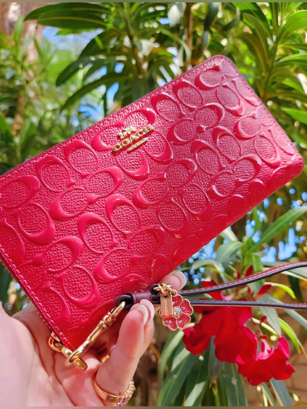 NWT Coach Accordion Zip Signature Debossed Patent Leather Wallet in Strawberry - Picture 2 of 10